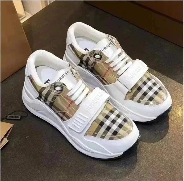 Burberry Sneakers Velcro-Strap — 20