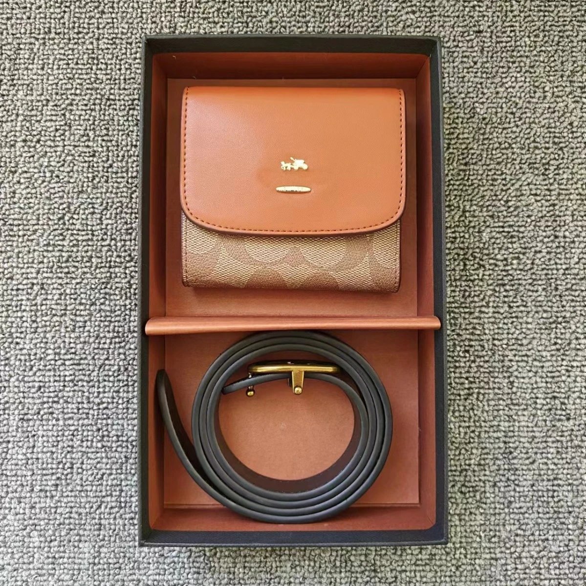 Coach Mini Envelope Cardholder and Leather Belt Set Black / Beige / Red Wallets - 3
