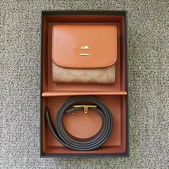 Coach trifold wallet and belt gift set product detail image 2