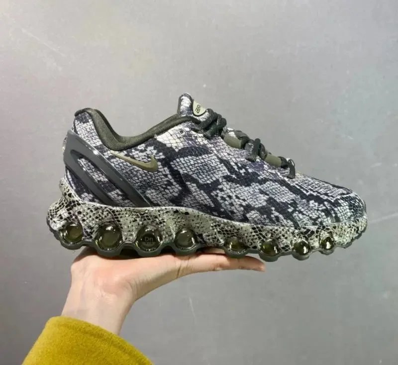 Nike Sneakers Column-cushioned image 11