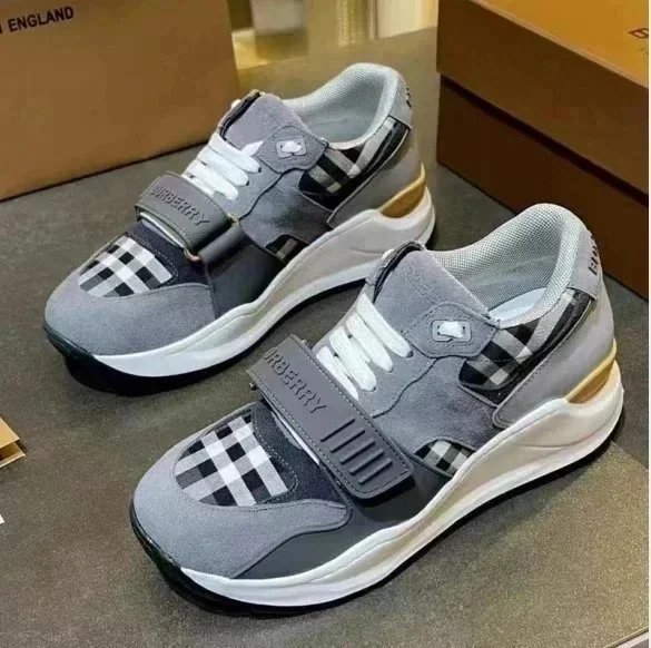 Burberry Sneakers Velcro-Strap — 19