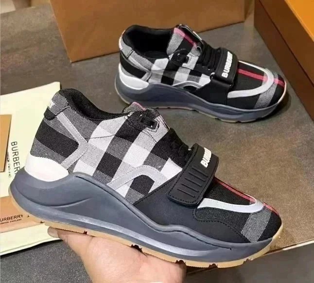 Burberry Sneakers Velcro-Strap — 40