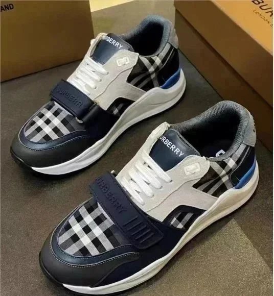 Burberry Sneakers Velcro-Strap — 18