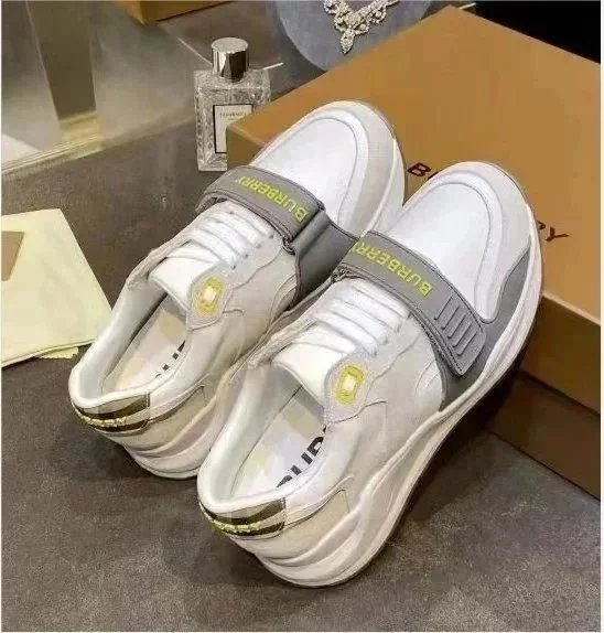 Burberry Sneakers Velcro-Strap — 32