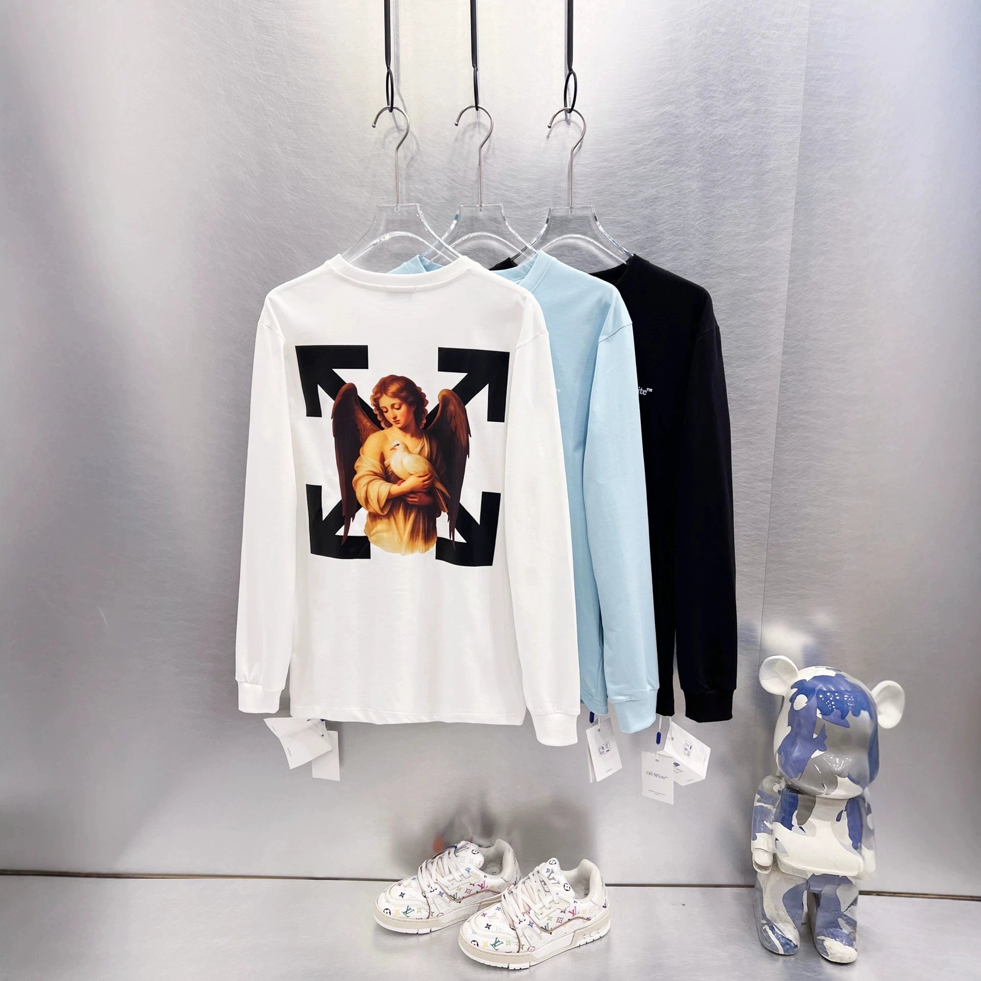 Off-White T-Shirts Long-Sleeve Graphic Arrow T-Shirt image 3