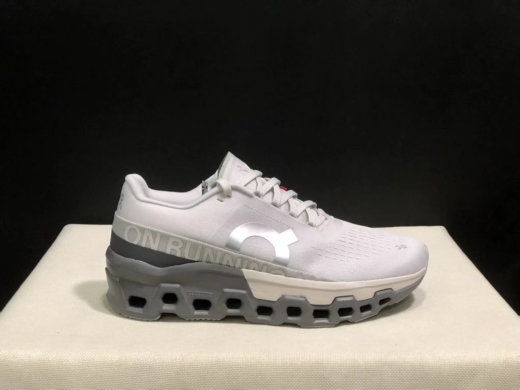 On Sneakers Cloudmonster 2 Running — 3