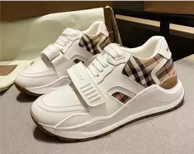 Burberry Sneakers Velcro-Strap — 30