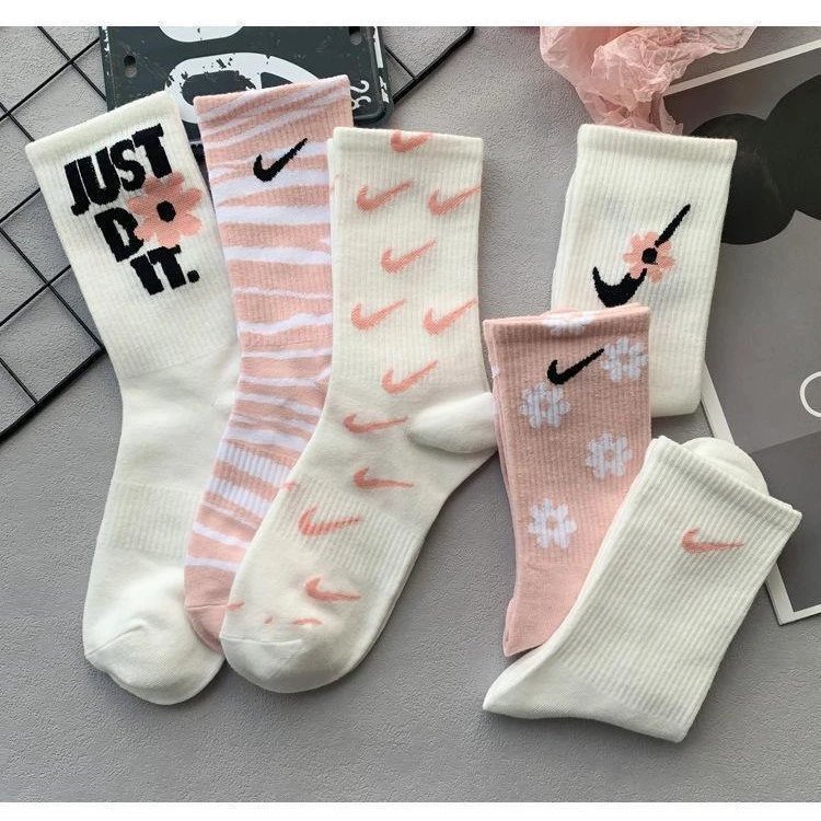 Nike Socks Floral Graphic Crew image 2