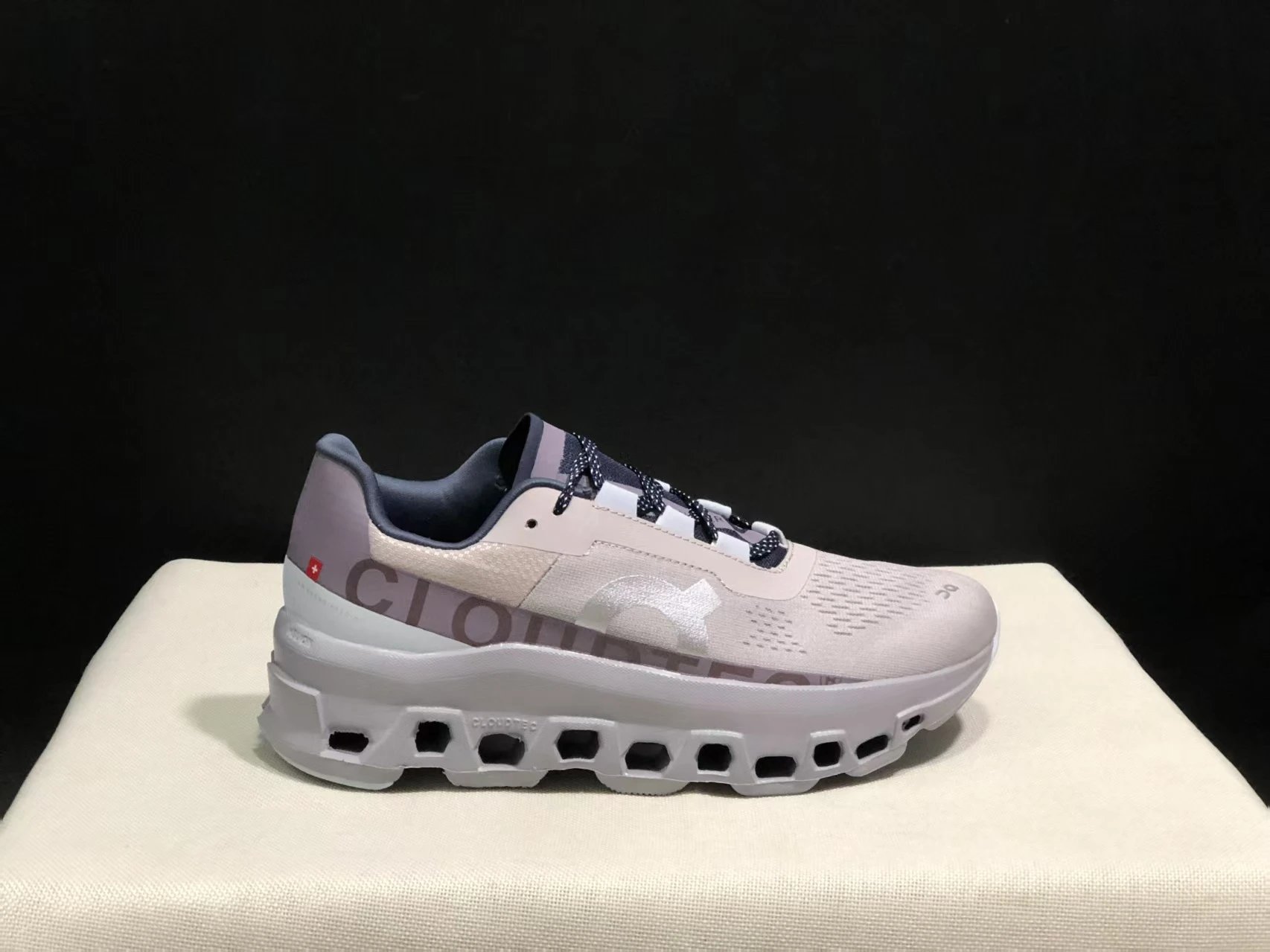 On Sneakers Cloudmonster 2 Running — 8