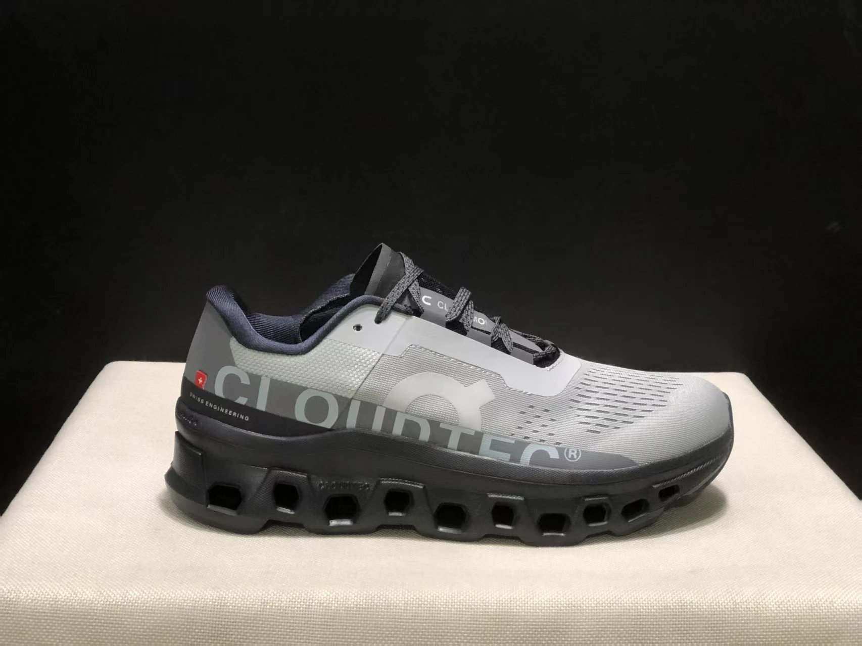 On Sneakers Cloudmonster 2 Running — 22