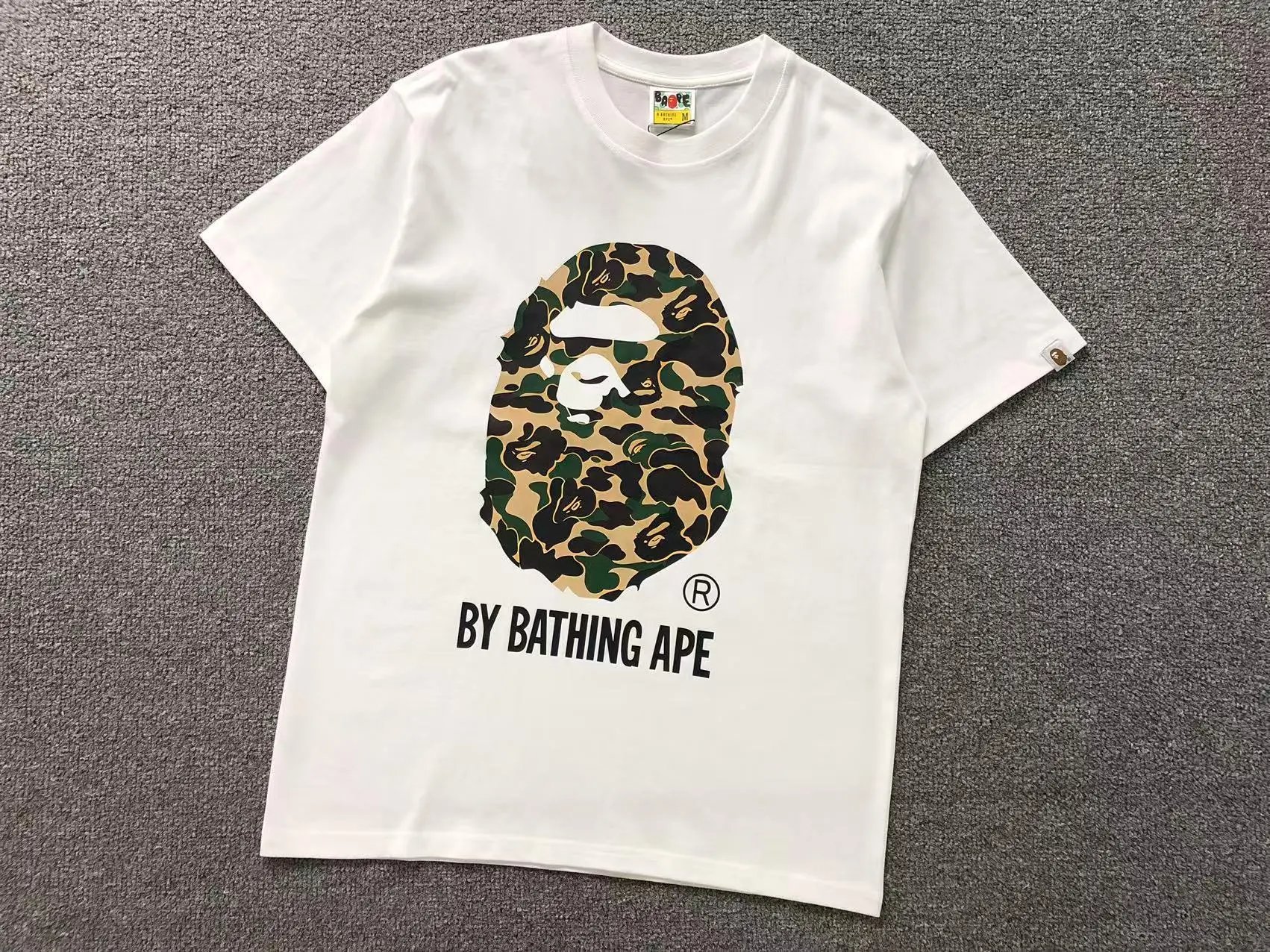 A Bathing Ape T-Shirts Short-Sleeve Graphic Print — 742 white