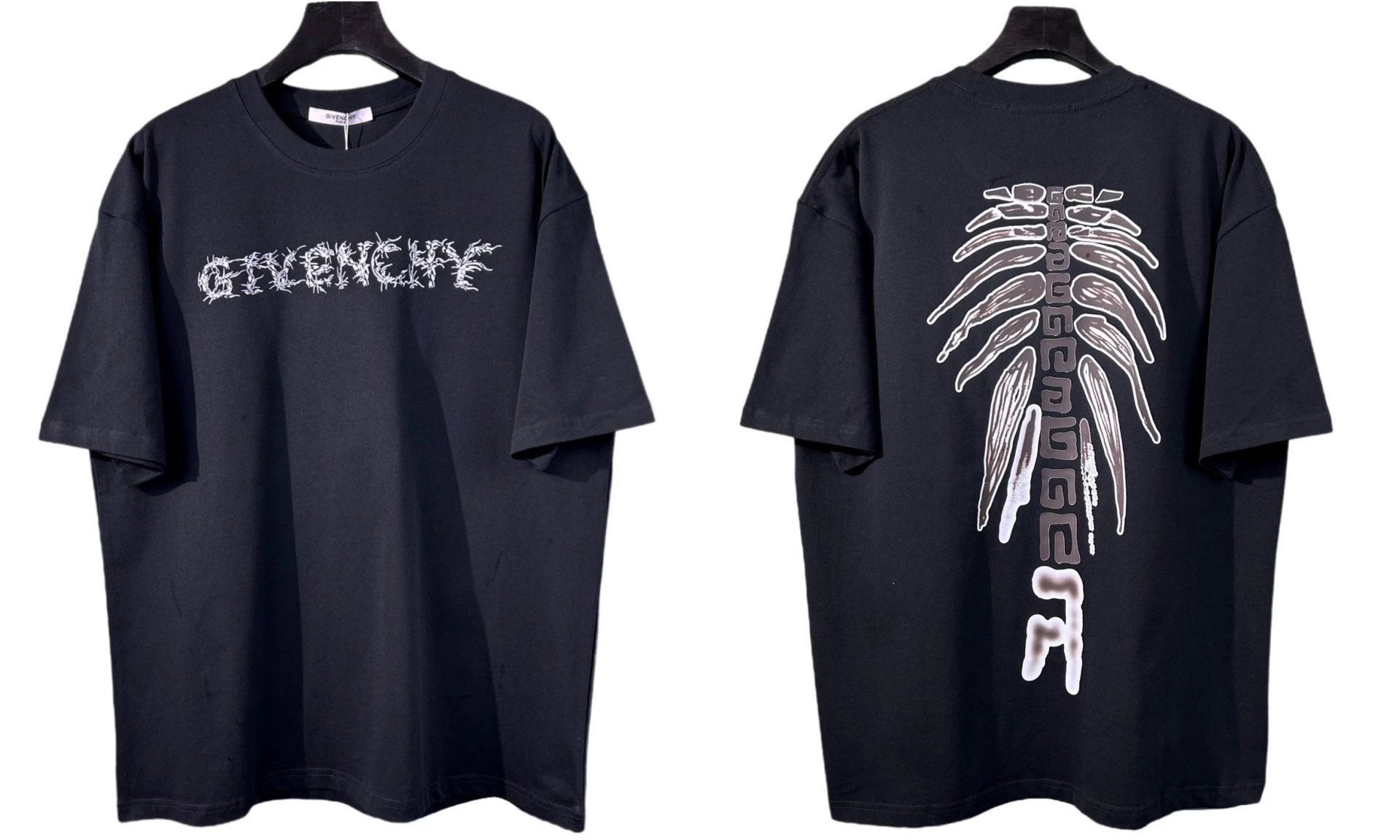Givenchy T-Shirts Graphic Print — 837 black