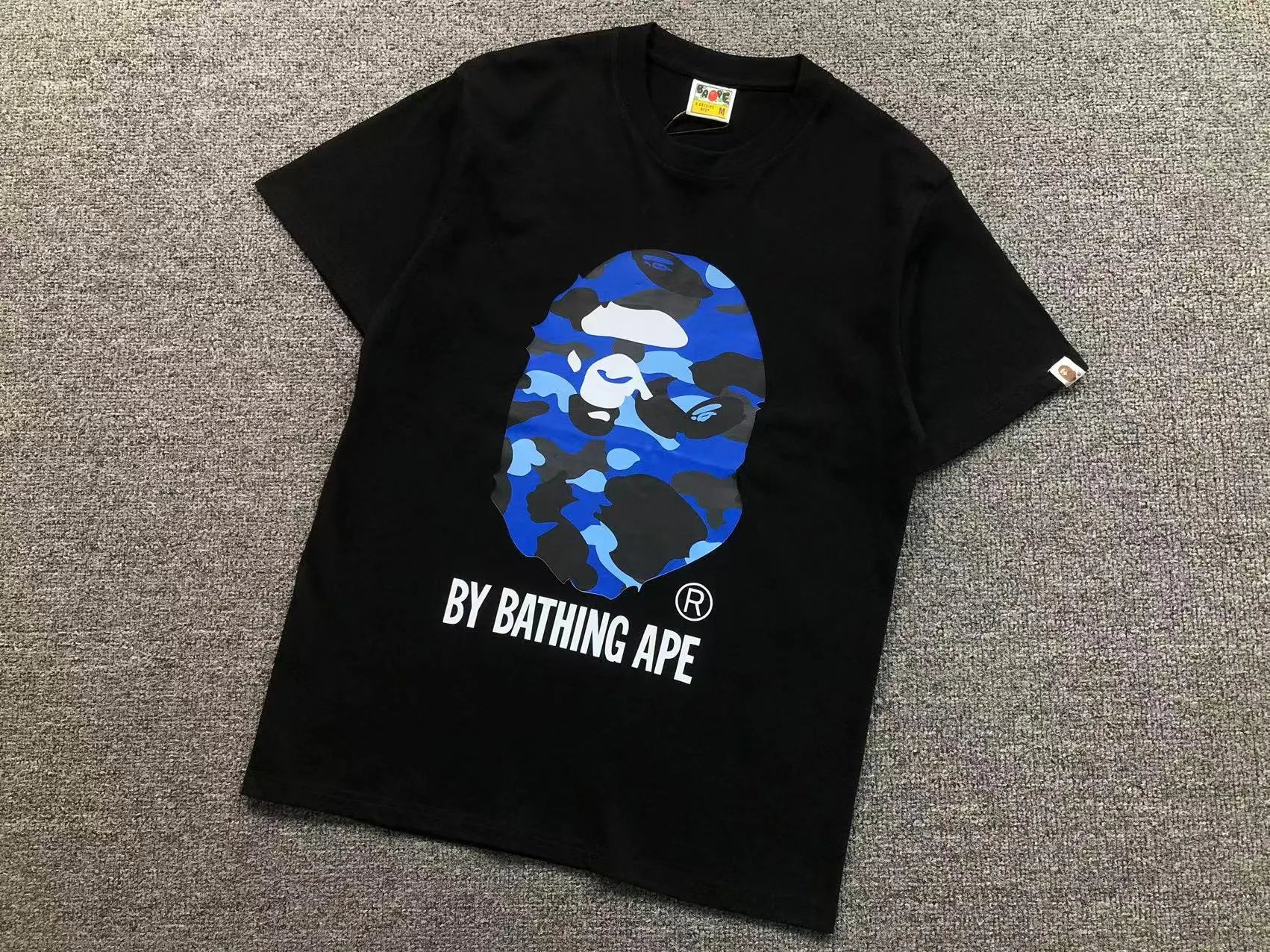 A Bathing Ape T-Shirts Graphic Print — 759 black