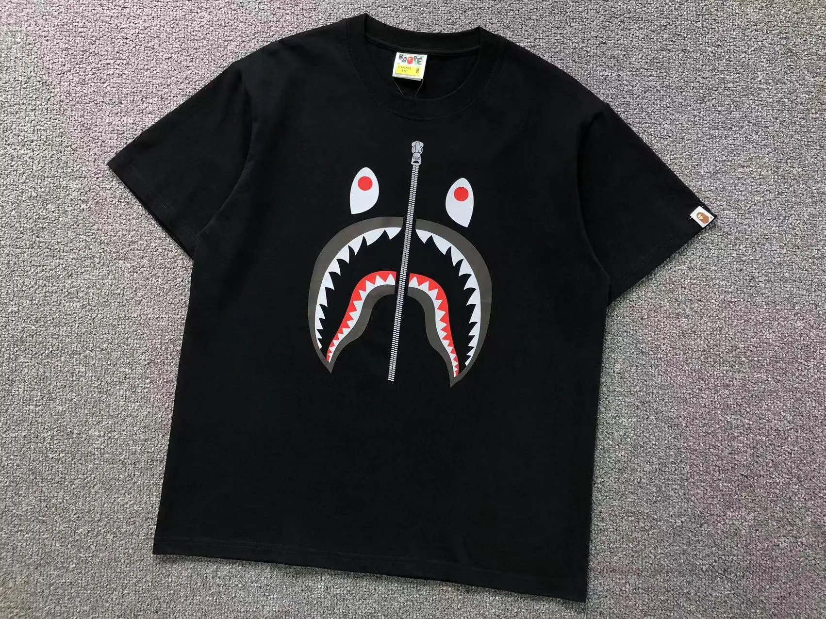 A Bathing Ape T-Shirts Graphic Print — 770 black