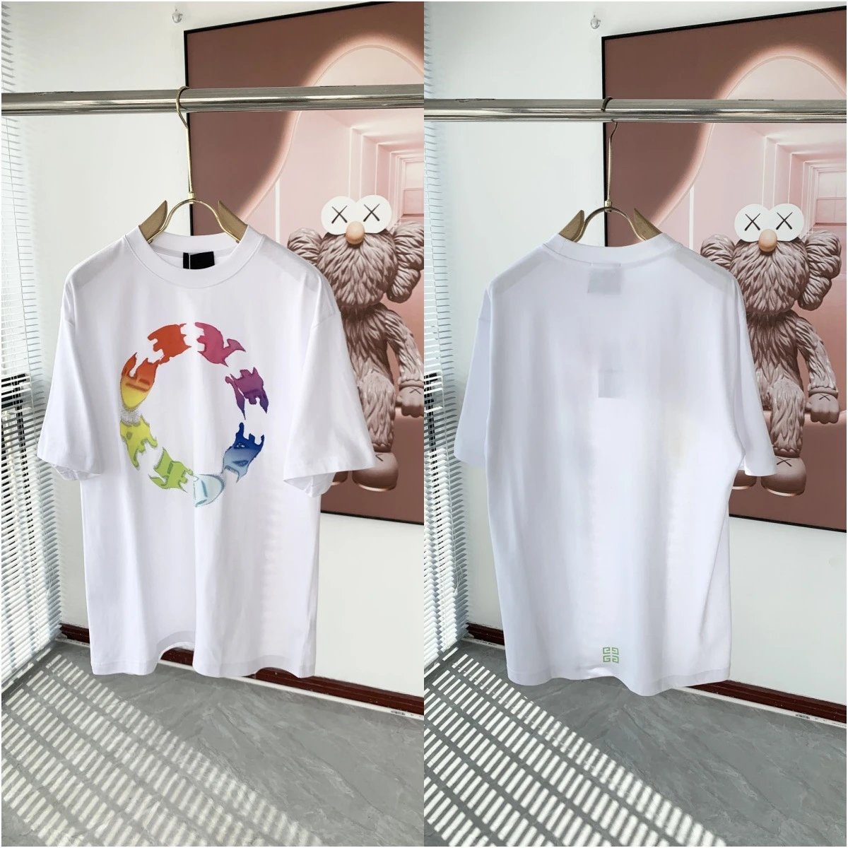 Givenchy T-Shirts Graphic Print — 849 white