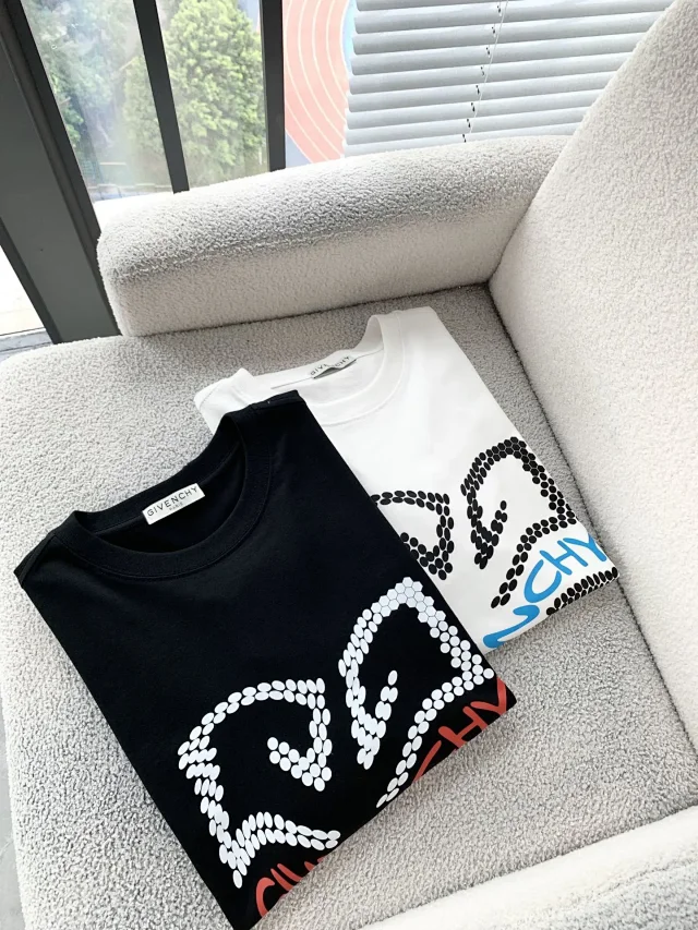 Givenchy T-Shirts Graphic Print product detail image 2