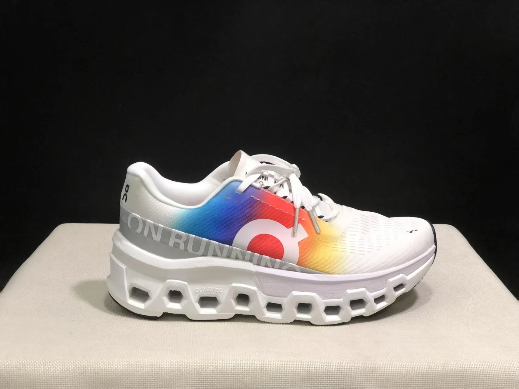 On Sneakers Cloudmonster 2 Running — 11