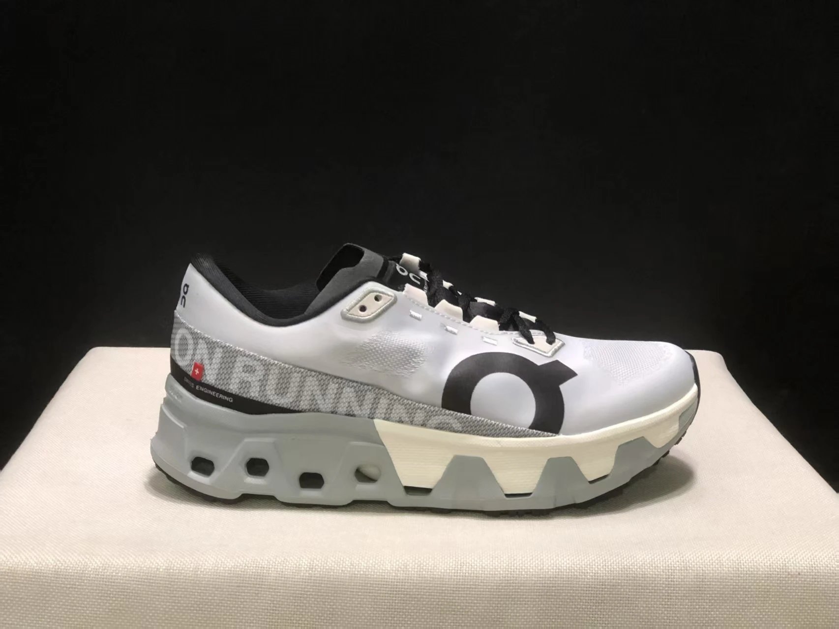 On Sneakers Cloudmonster 2 Running — 19