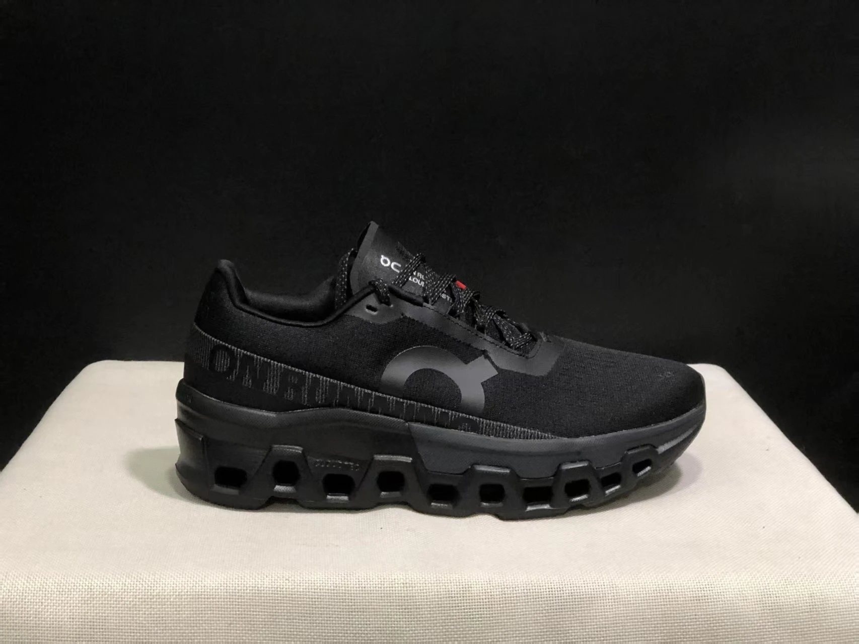 On Sneakers Cloudmonster 2 Running — 20