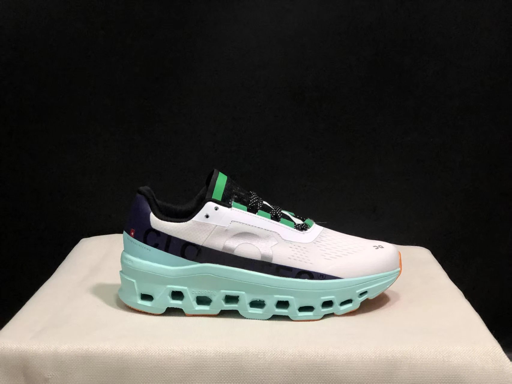 On Sneakers Cloudmonster 2 Running — 6