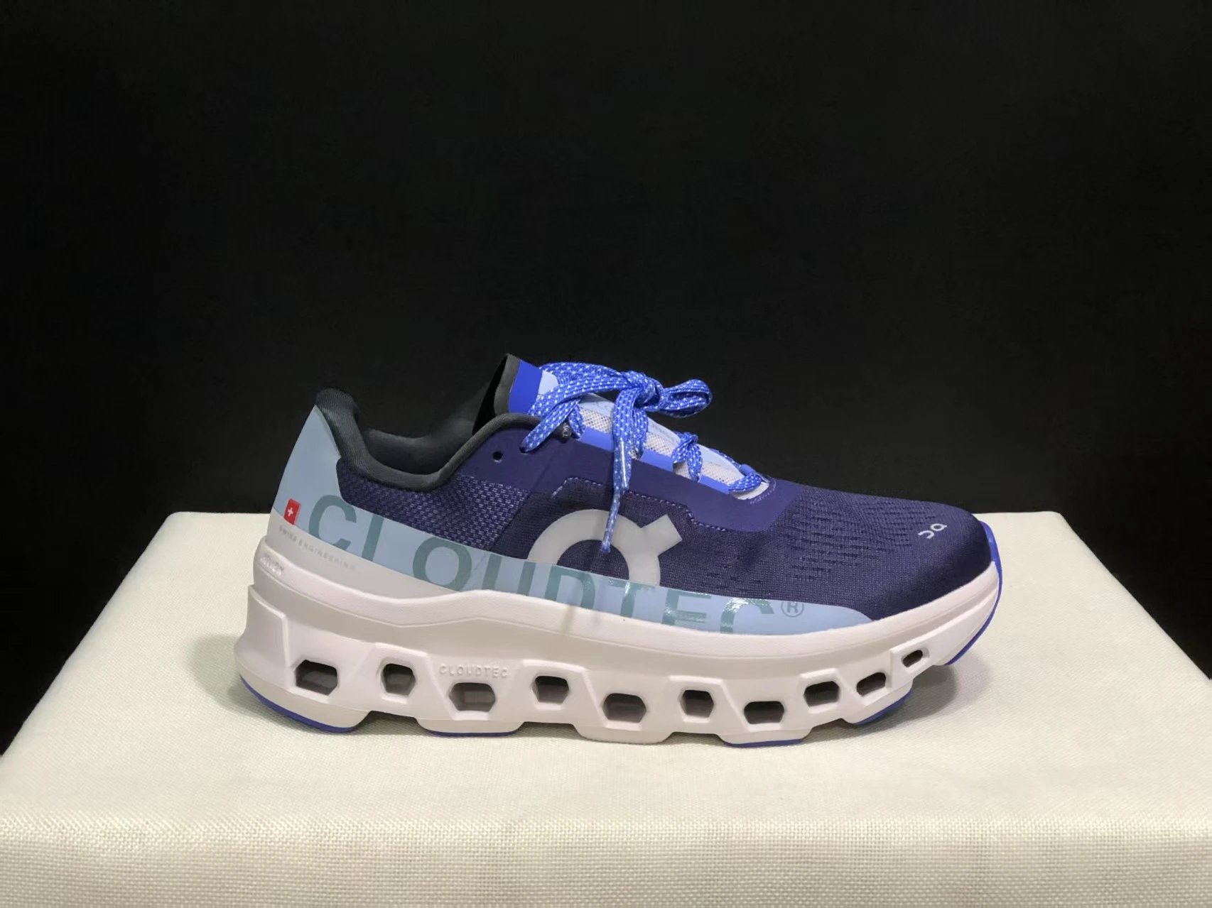 On Sneakers Cloudmonster 2 Running — 10