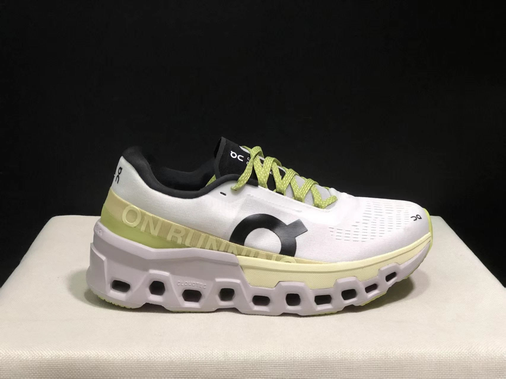 On Sneakers Cloudmonster 2 Running — 14