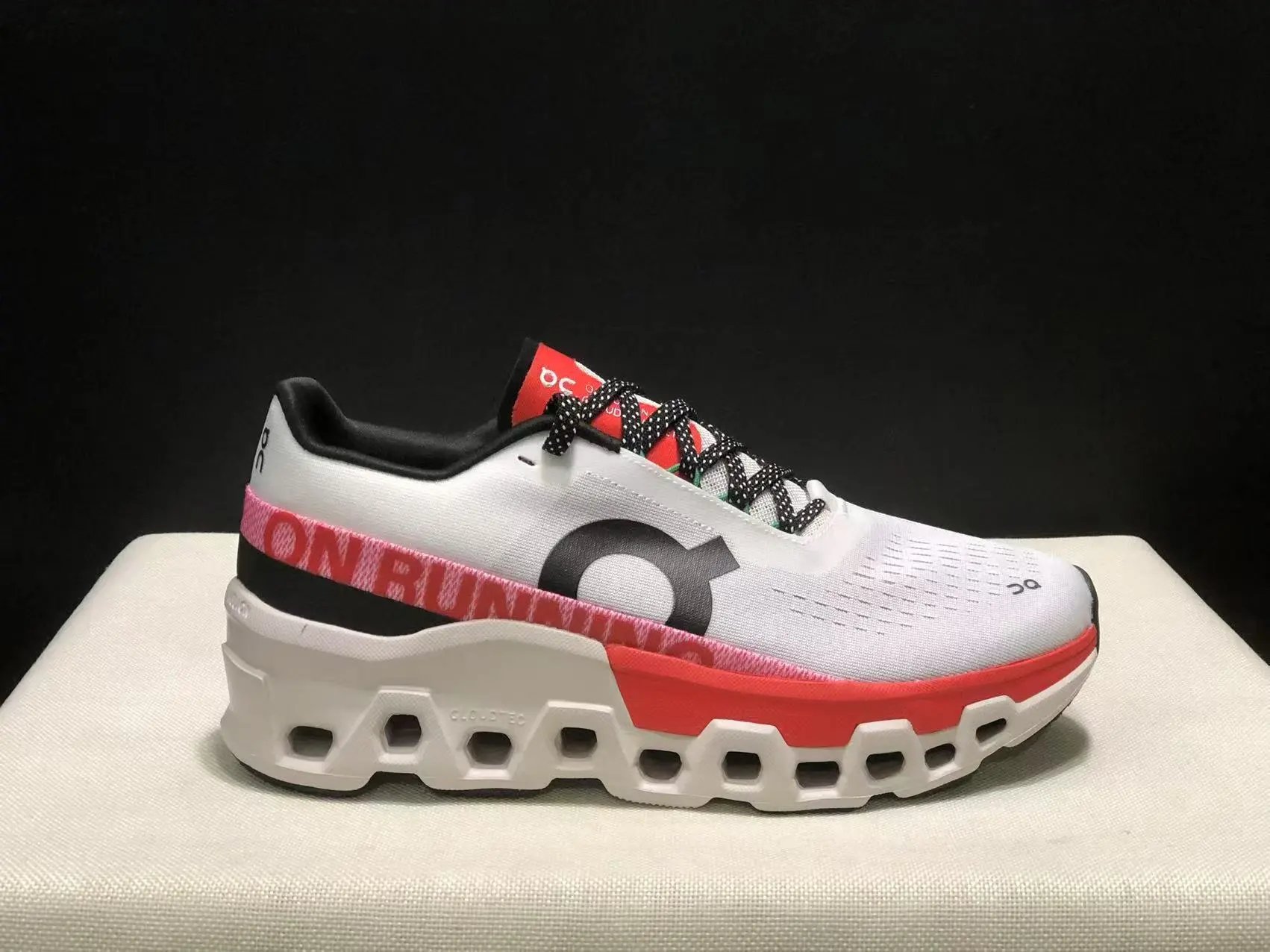 On Sneakers Cloudmonster 2 Running — 32