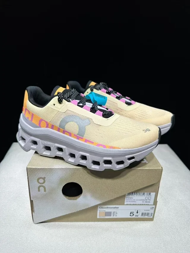 On Sneakers Cloudmonster 2 Running product detail image 2