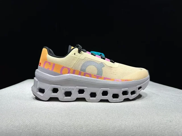 On Sneakers Cloudmonster 2 Running product detail image 5