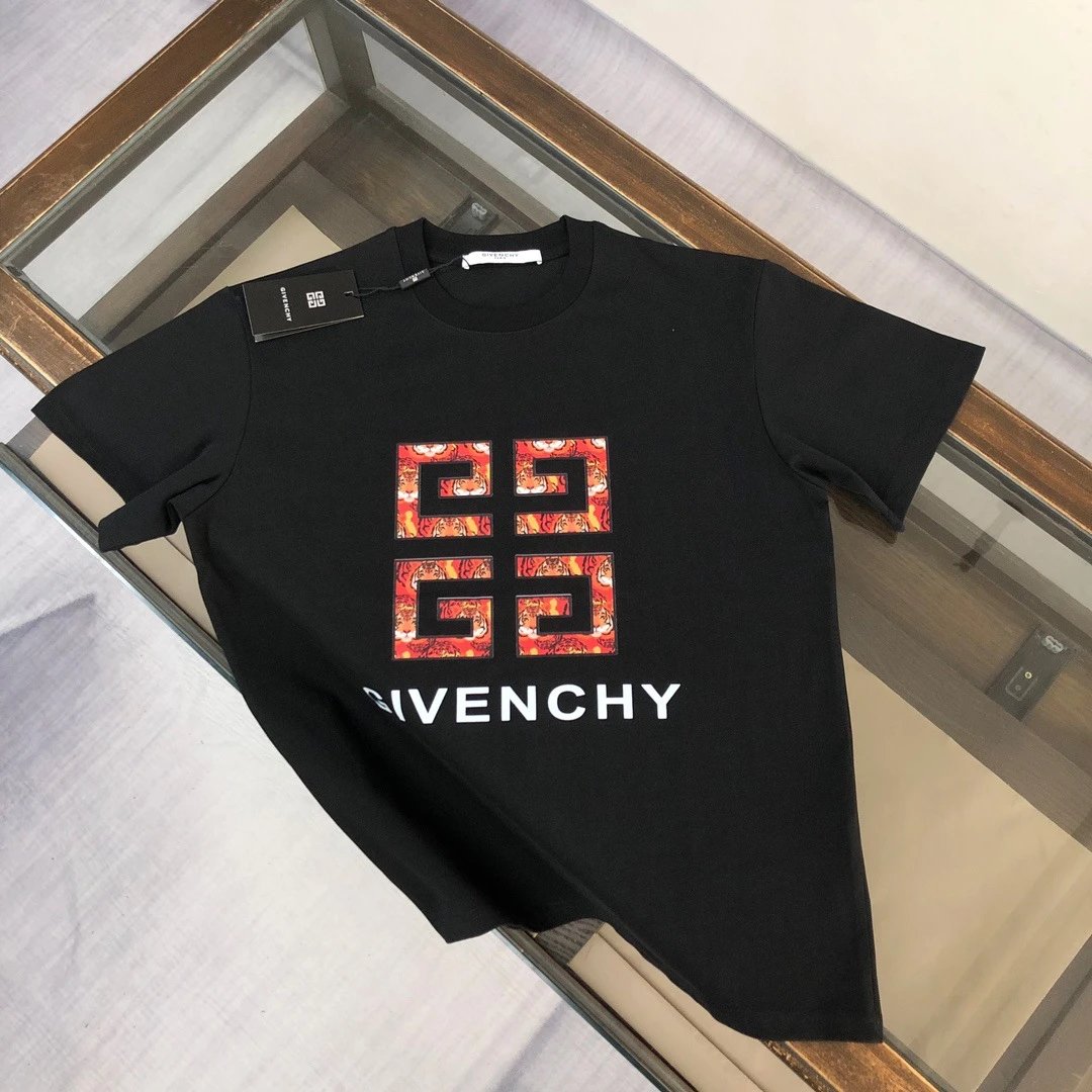 Givenchy T-Shirts Graphic Print — 853 black