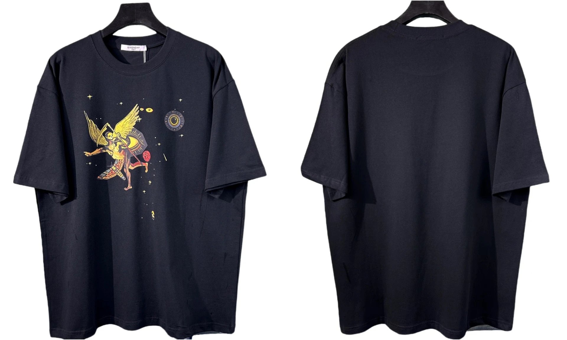 Givenchy T-Shirts Graphic Print — 834 black