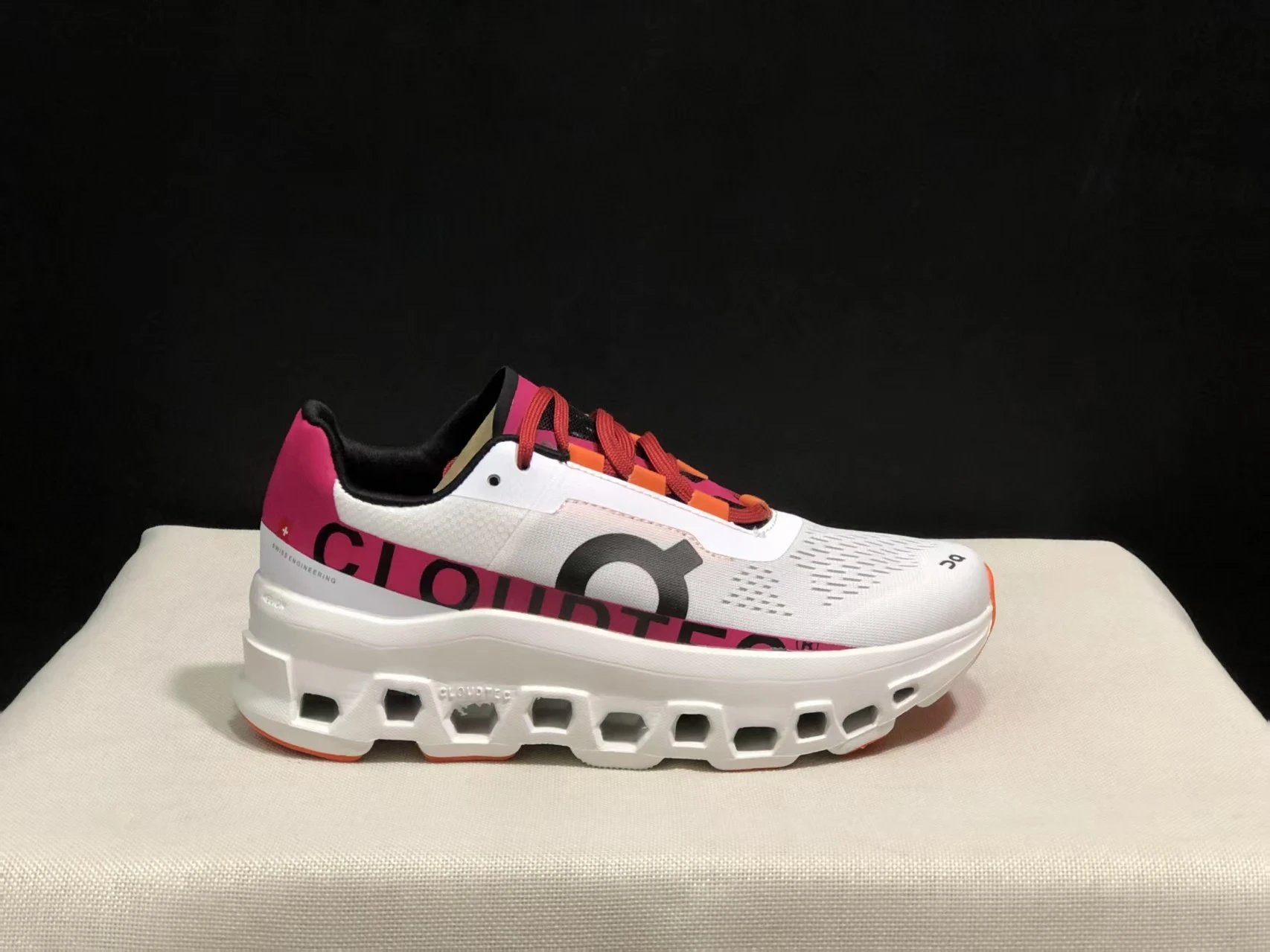 On Sneakers Cloudmonster 2 Running — 28
