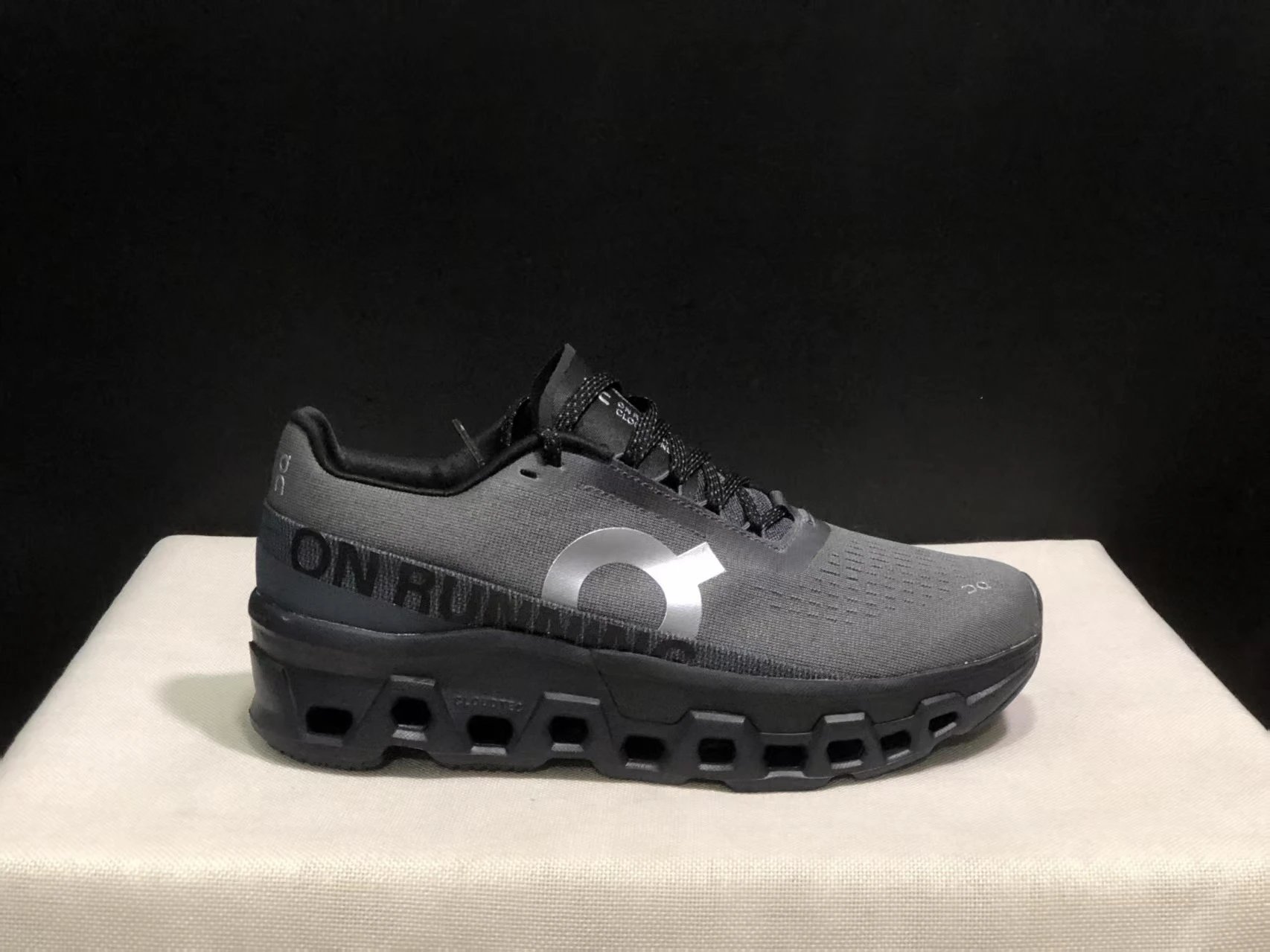 On Sneakers Cloudmonster 2 Running — 38