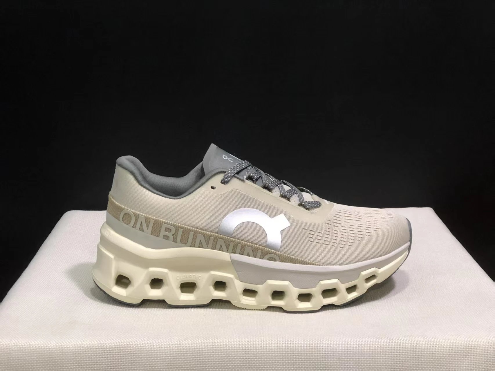 On Sneakers Cloudmonster 2 Running — 13
