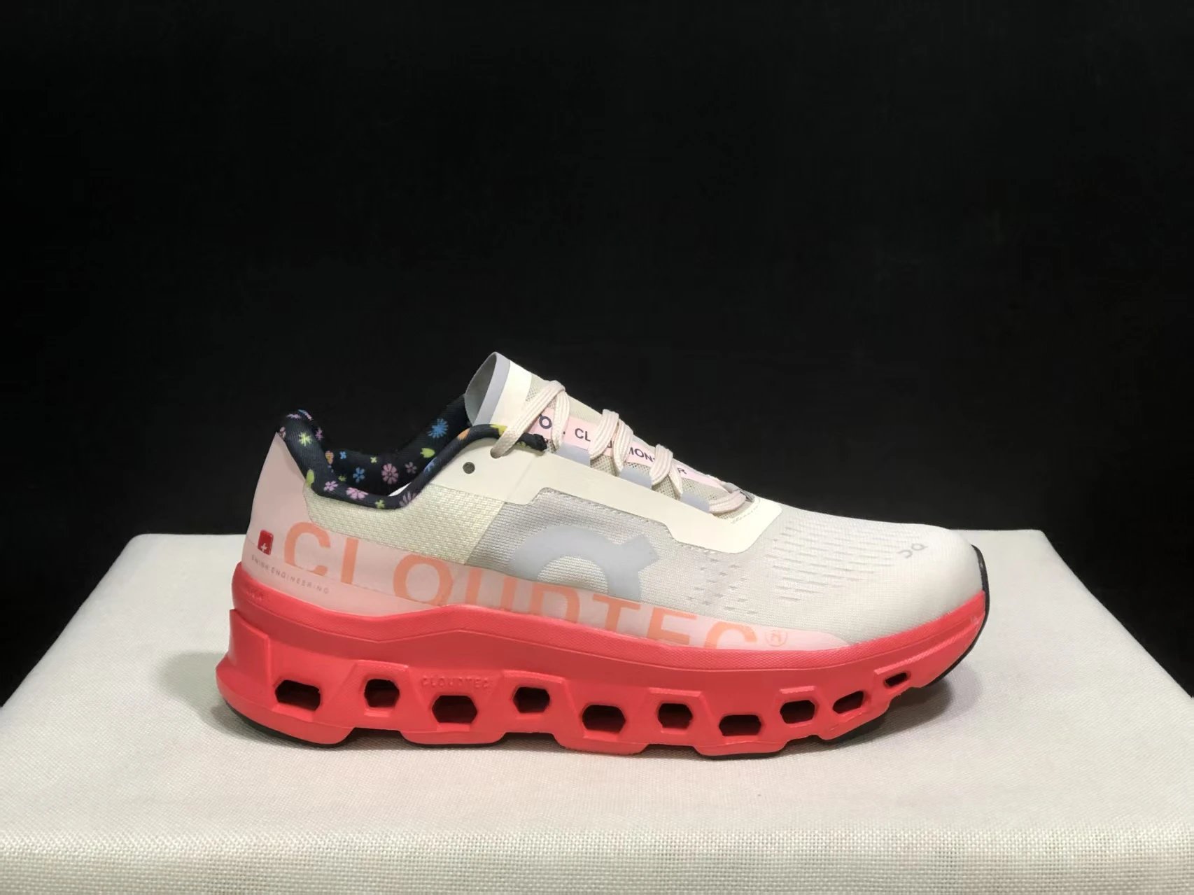 On Sneakers Cloudmonster 2 Running — 26