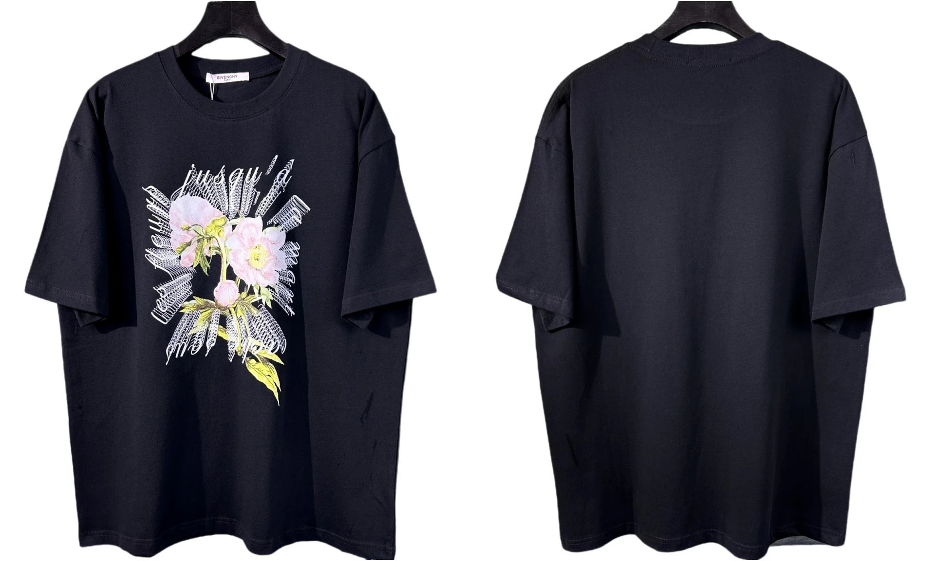 Givenchy T-Shirts Graphic Print — 833 black