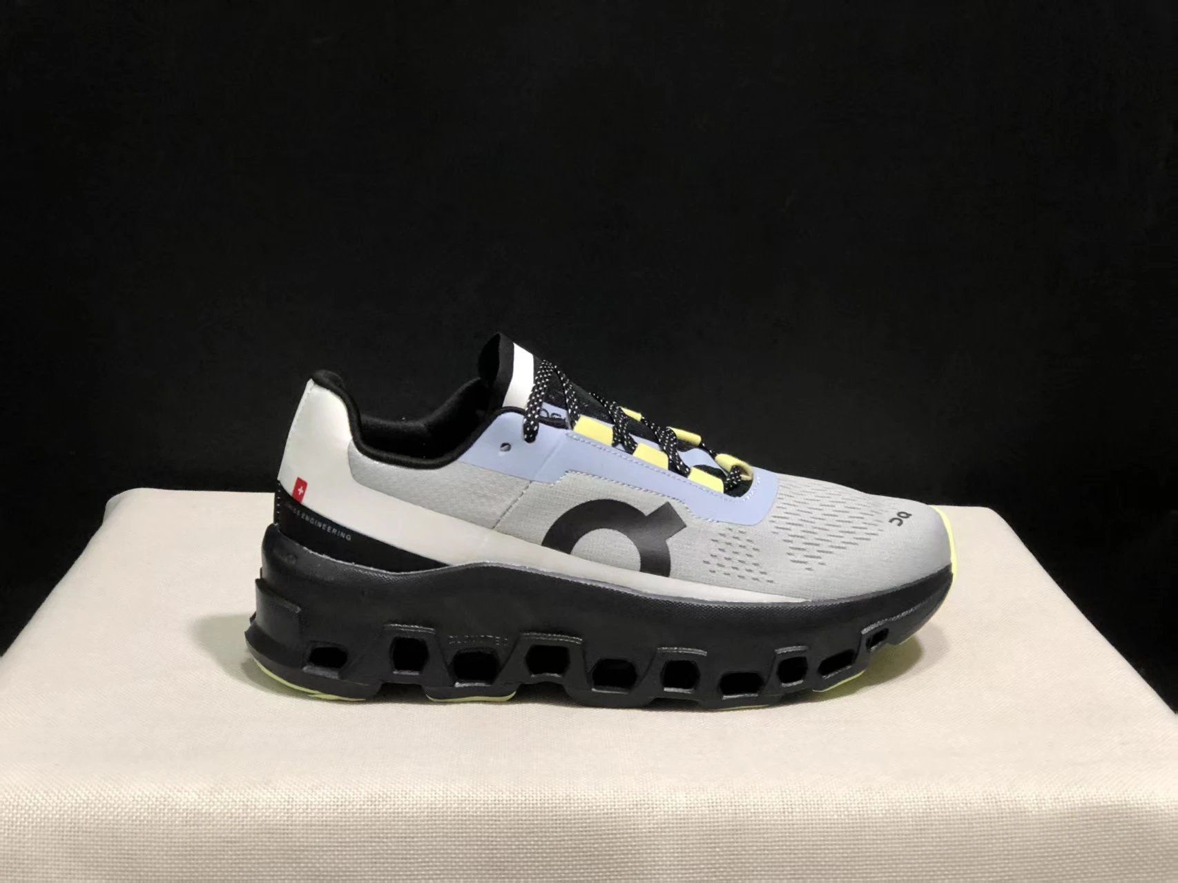 On Sneakers Cloudmonster 2 Running — 29