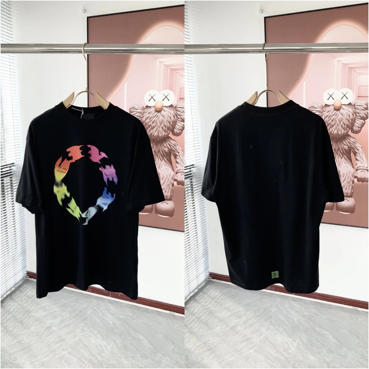 Givenchy T-Shirts Graphic Print — 849 black