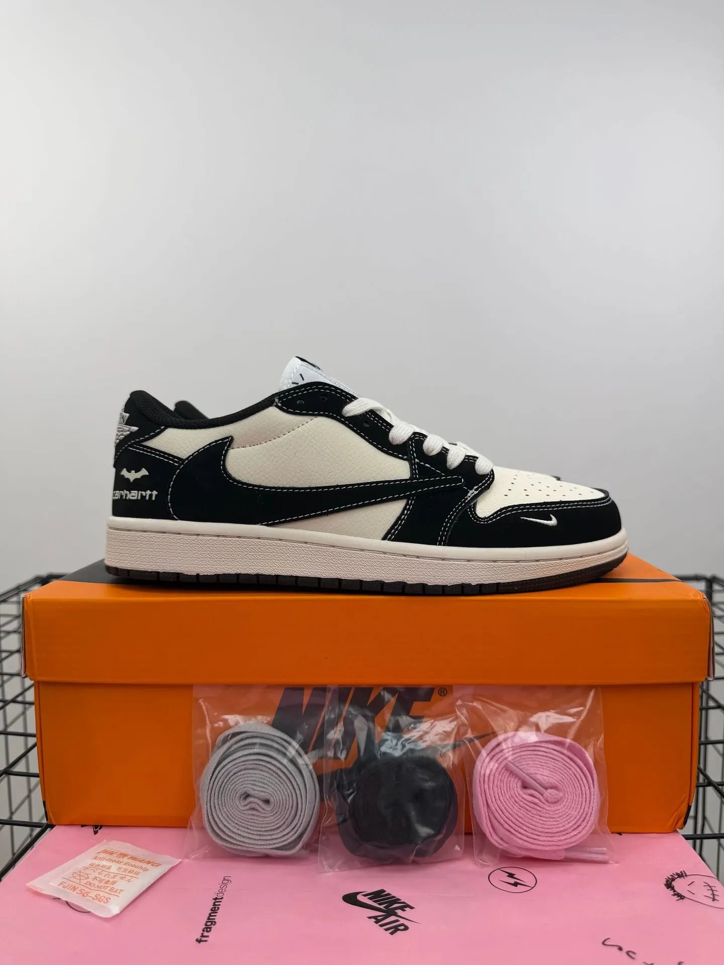 Nike Sneakers Air Jordan 1 Low — aj 1 barb black and white