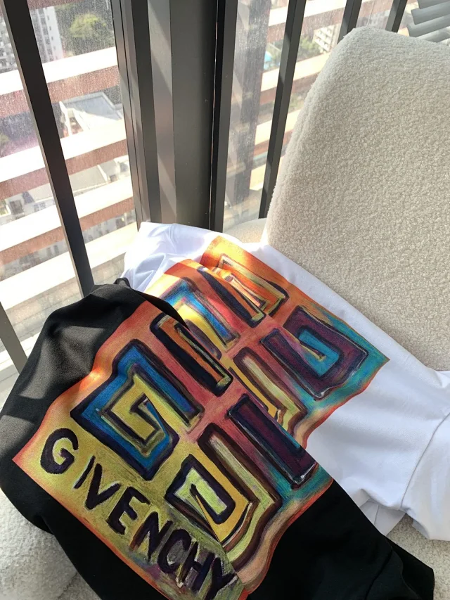 Givenchy T-Shirts Graphic Print product detail image 1