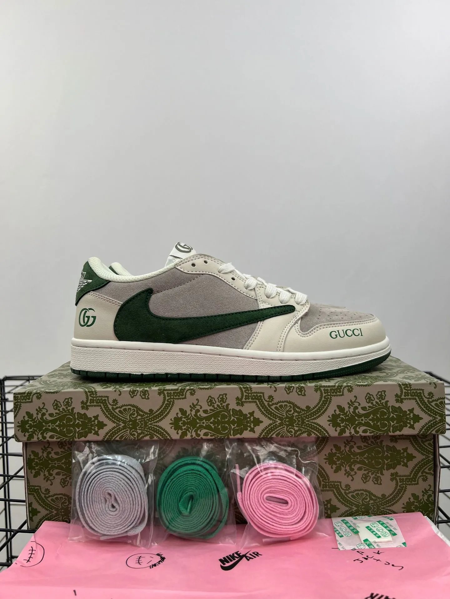 Nike Sneakers Air Jordan 1 Low — aj 1 barb white gray green