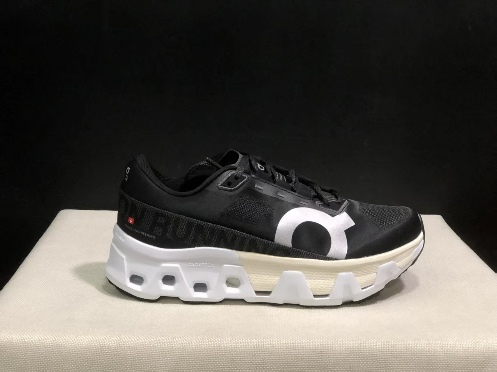 On Sneakers Cloudmonster 2 Running — 39