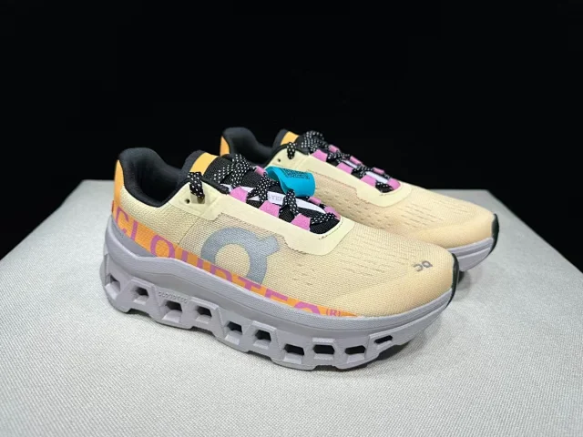 On Sneakers Cloudmonster 2 Running product detail image 3