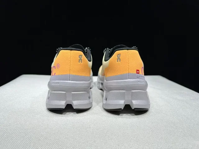 On Sneakers Cloudmonster 2 Running product detail image 8
