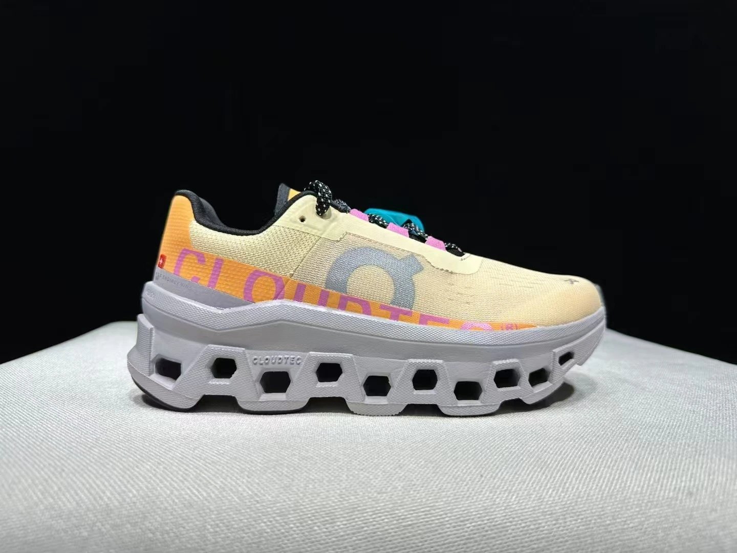 On Sneakers Cloudmonster 2 Running — 1