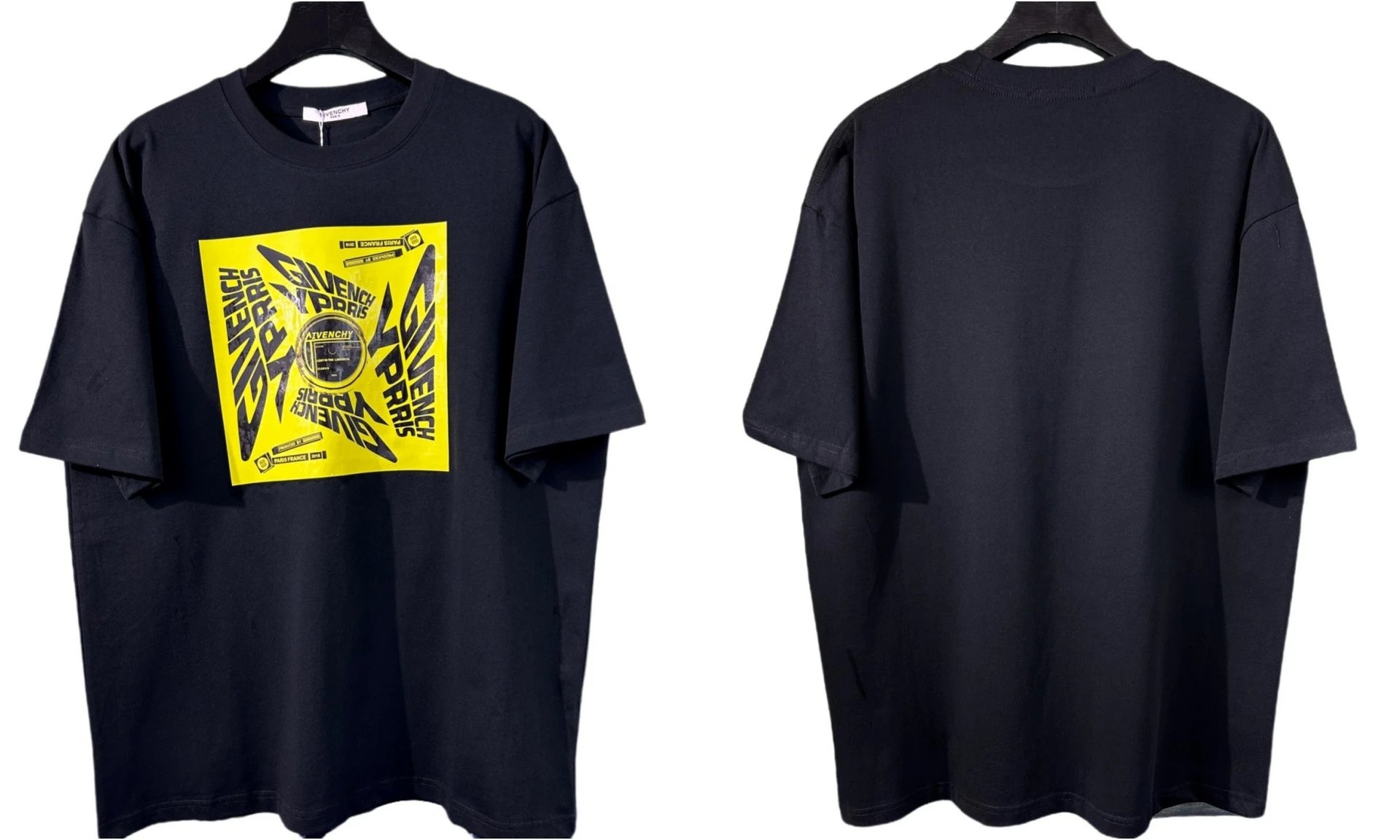 Givenchy T-Shirts Oversized graphic-print — 832 black