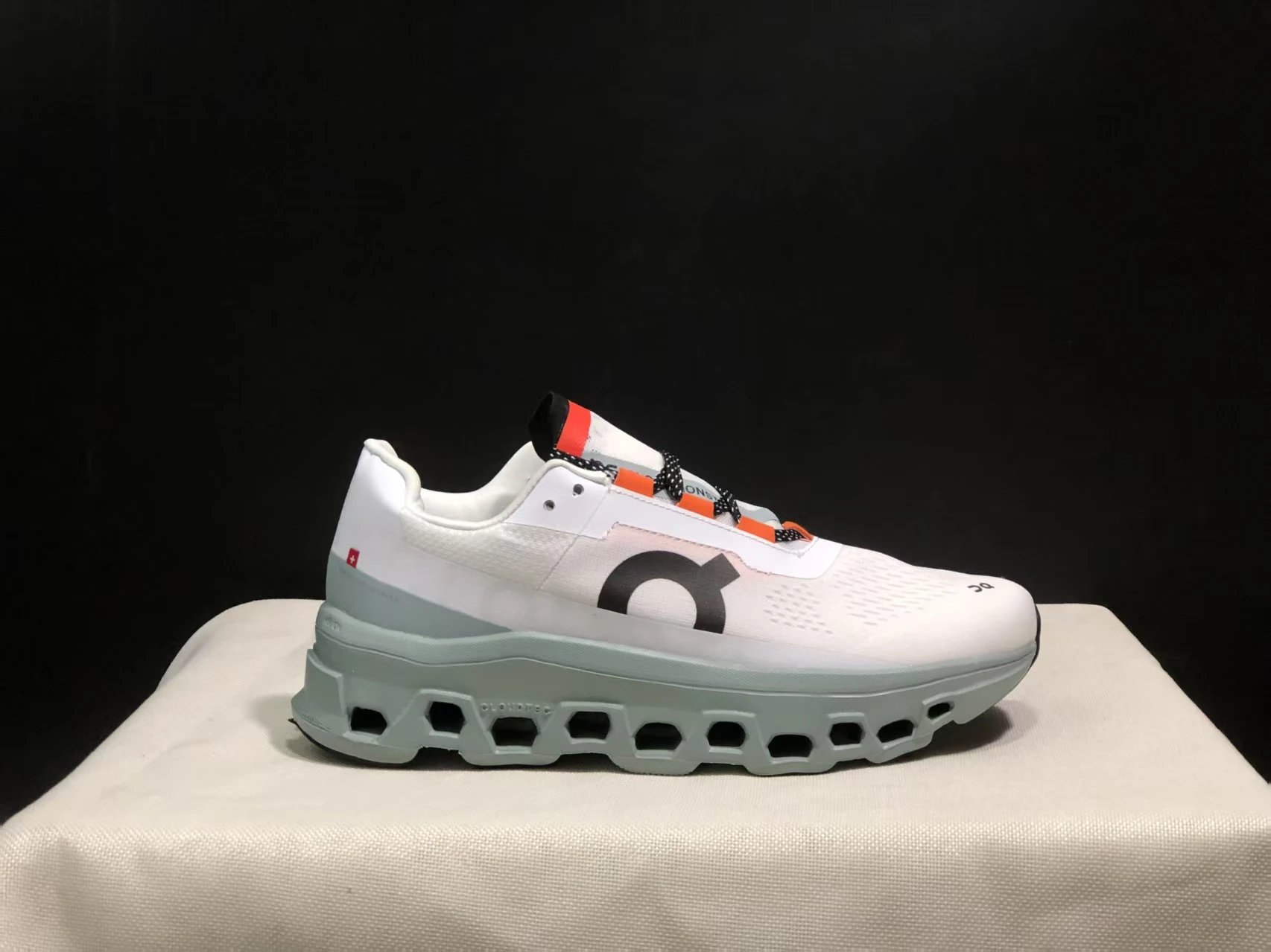 On Sneakers Cloudmonster 2 Running — 23