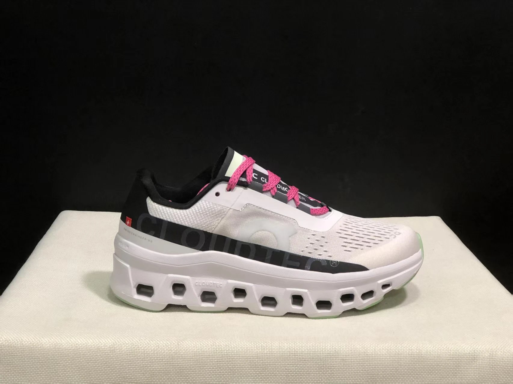 On Sneakers Cloudmonster 2 Running — 36