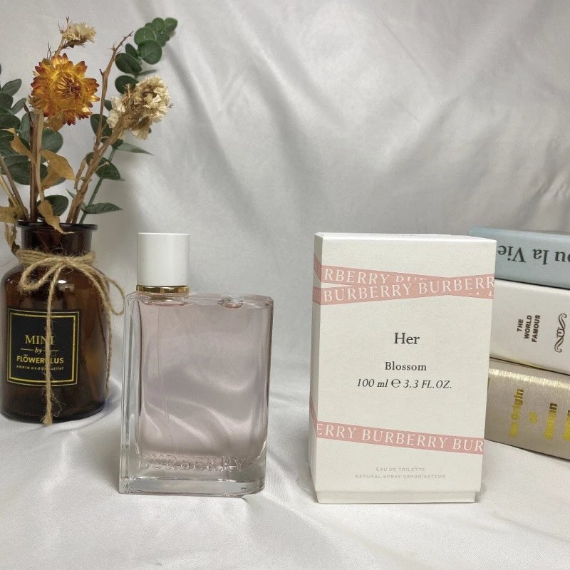 Burberry Hawthorn Bloom / Garden Roses Windsor Tonic — 413399 Flowers with her light fragrance 100 ml