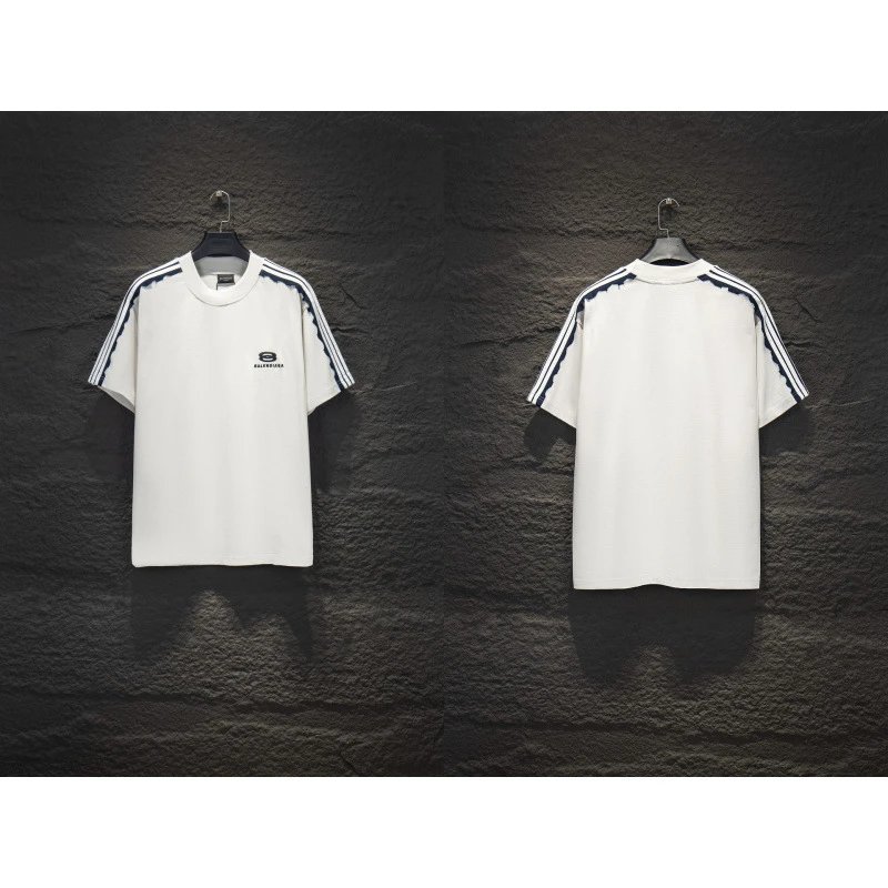 Balenciaga T-Shirts Oversized Logo-Print Short-Sleeve T-Shirt — 17